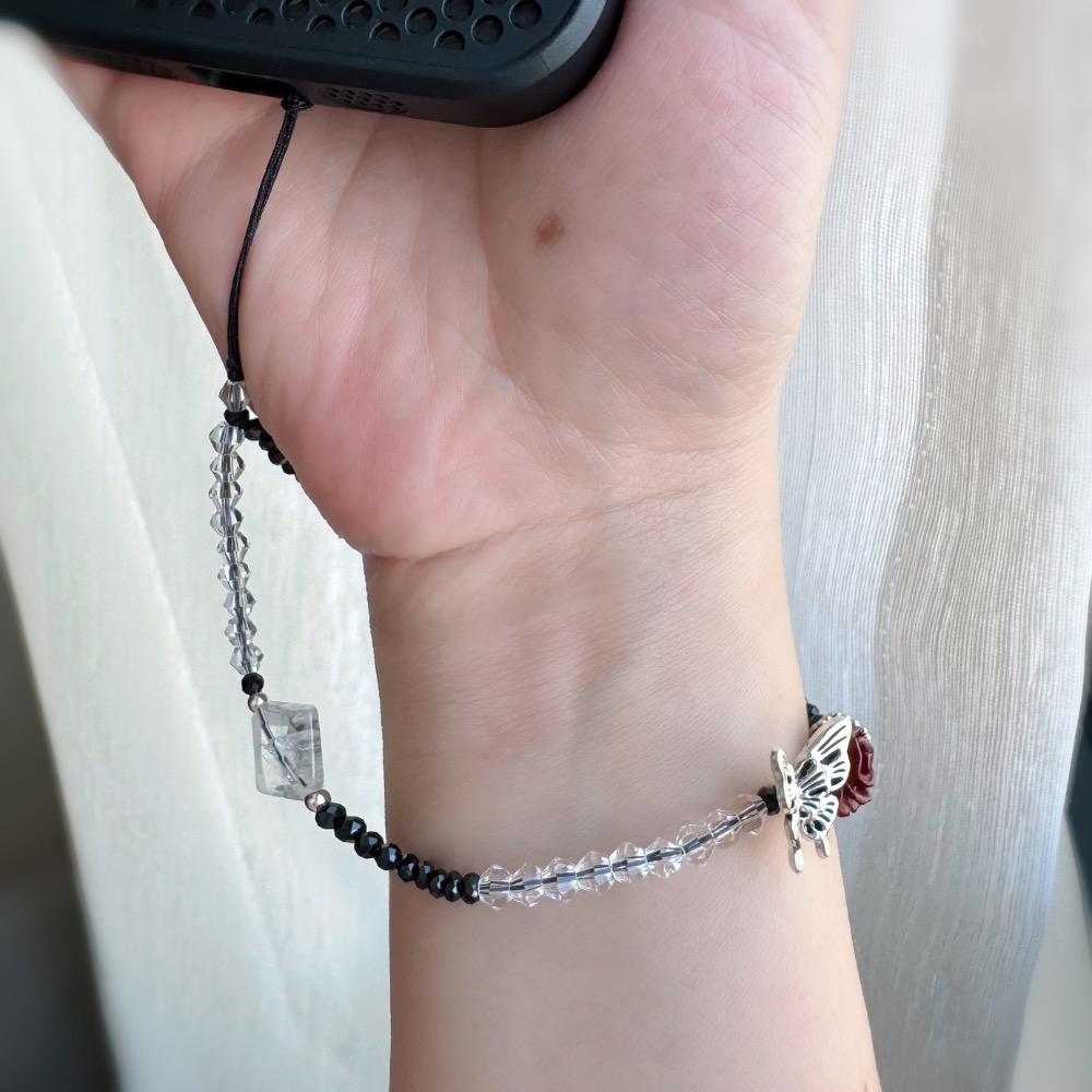 ［zoeverglow] 硃砂玫瑰花x黑尖晶 x奧地利水晶手機掛繩｜蝴蝶 暗黑風 ｜保護 淨化 黑紅色系-細節圖11