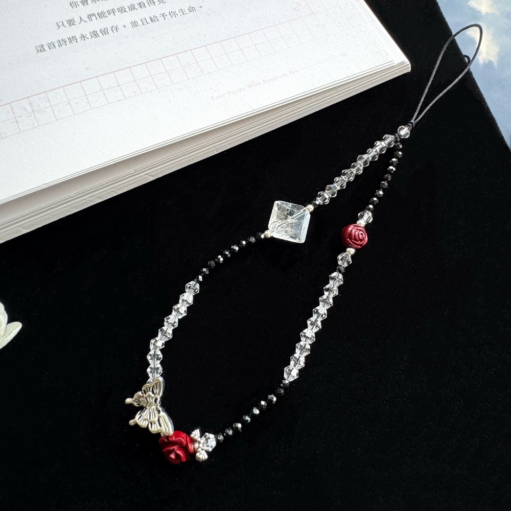 ［zoeverglow] 硃砂玫瑰花x黑尖晶 x奧地利水晶手機掛繩｜蝴蝶 暗黑風 ｜保護 淨化 黑紅色系-細節圖2