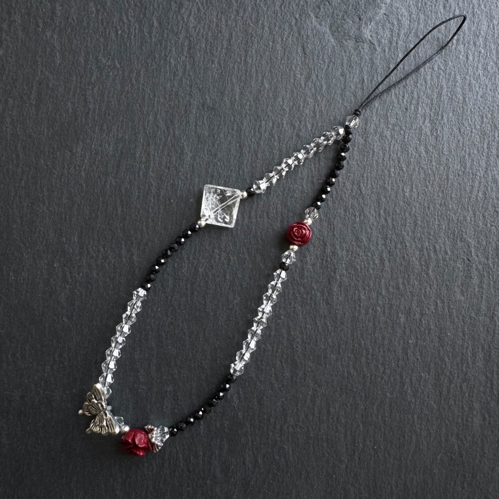 ［zoeverglow] 硃砂玫瑰花x黑尖晶 x奧地利水晶手機掛繩｜蝴蝶 暗黑風 ｜保護 淨化 黑紅色系-細節圖9