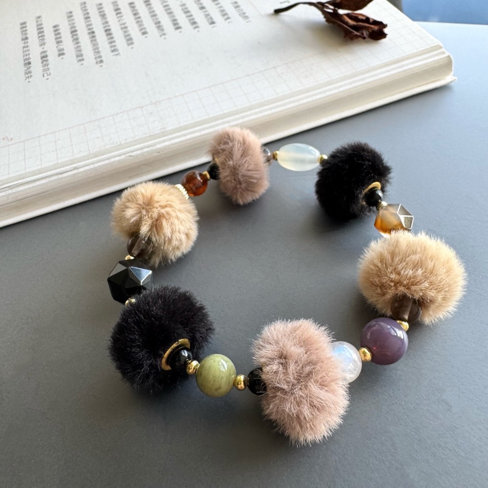 B 奶咖毛毛球款