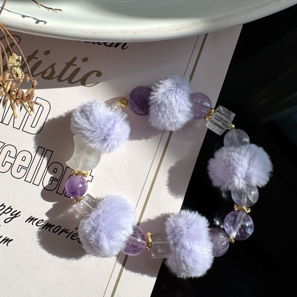 ［zoeverglow] 冬日療癒 紫毛毛球水晶手串｜紫水晶x紫兔毛x薰衣草紫水晶｜月亮 星星 愛心|附白水晶替換珠-細節圖2