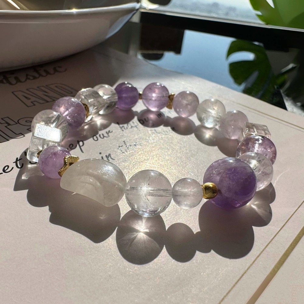 ［zoeverglow] 冬日療癒 紫毛毛球水晶手串｜紫水晶x紫兔毛x薰衣草紫水晶｜月亮 星星 愛心|附白水晶替換珠-細節圖11