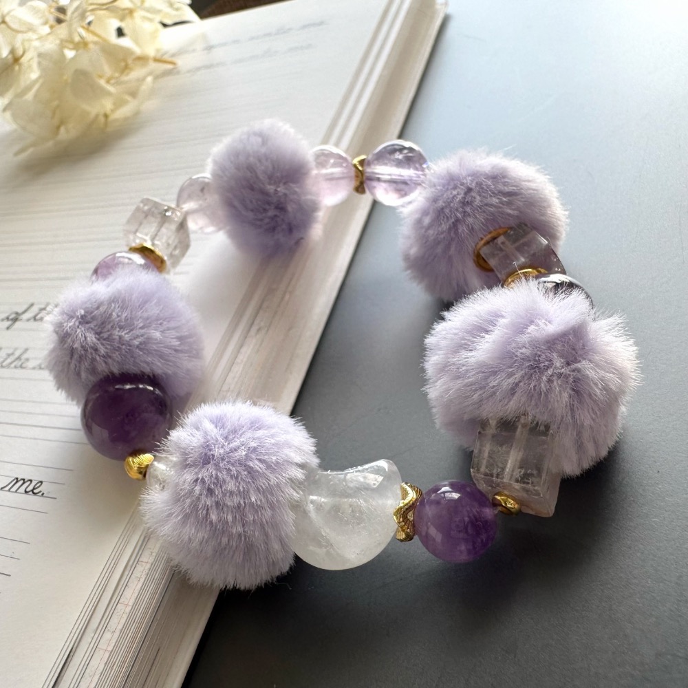 ［zoeverglow] 冬日療癒 紫毛毛球水晶手串｜紫水晶x紫兔毛x薰衣草紫水晶｜月亮 星星 愛心|附白水晶替換珠-規格圖11