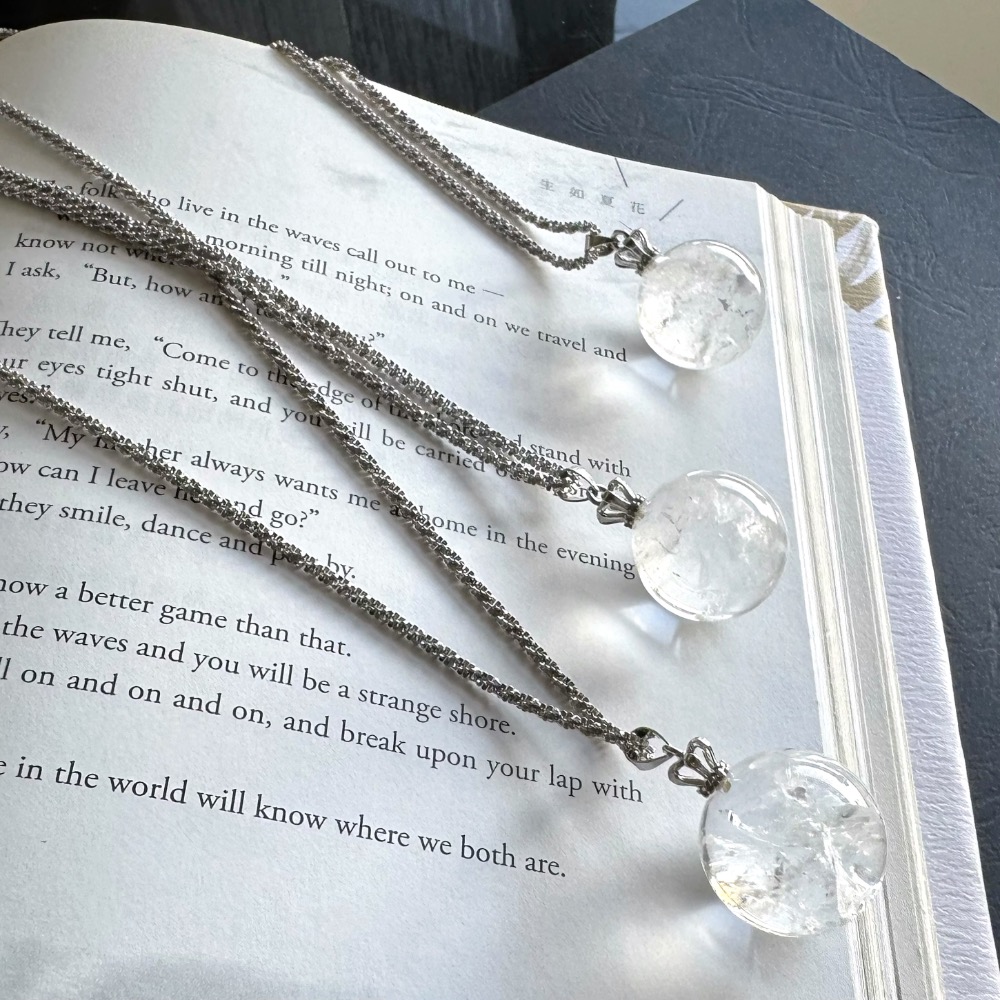 ［zoeverglow] 天然白水晶球項鍊｜冰裂與雲霧 ｜滿天星鈦鋼鍊 項鍊可取下｜療癒系 簡約-細節圖2