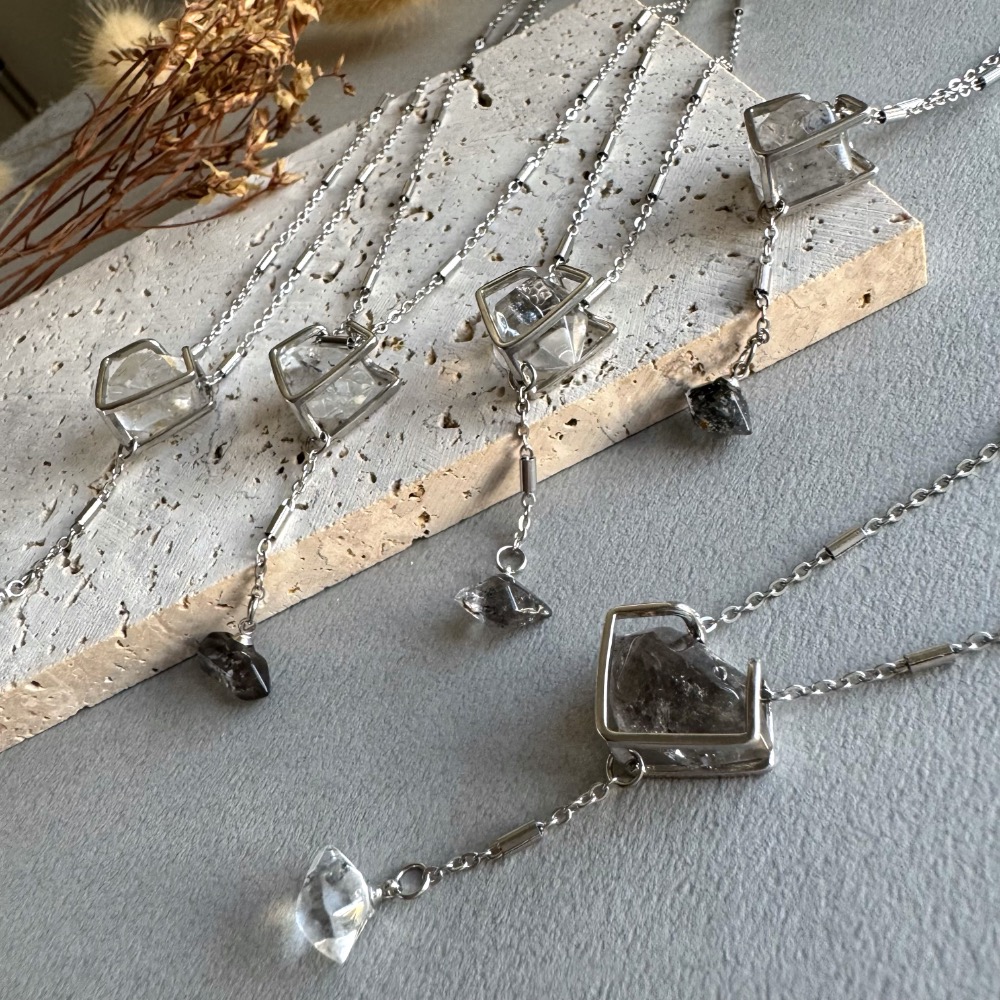[zoeverglow] 雙顆閃靈鑽 項鍊｜幾何托座 黑武士 ｜自然原礦 療癒系｜淨化 日常 清冷風-細節圖9