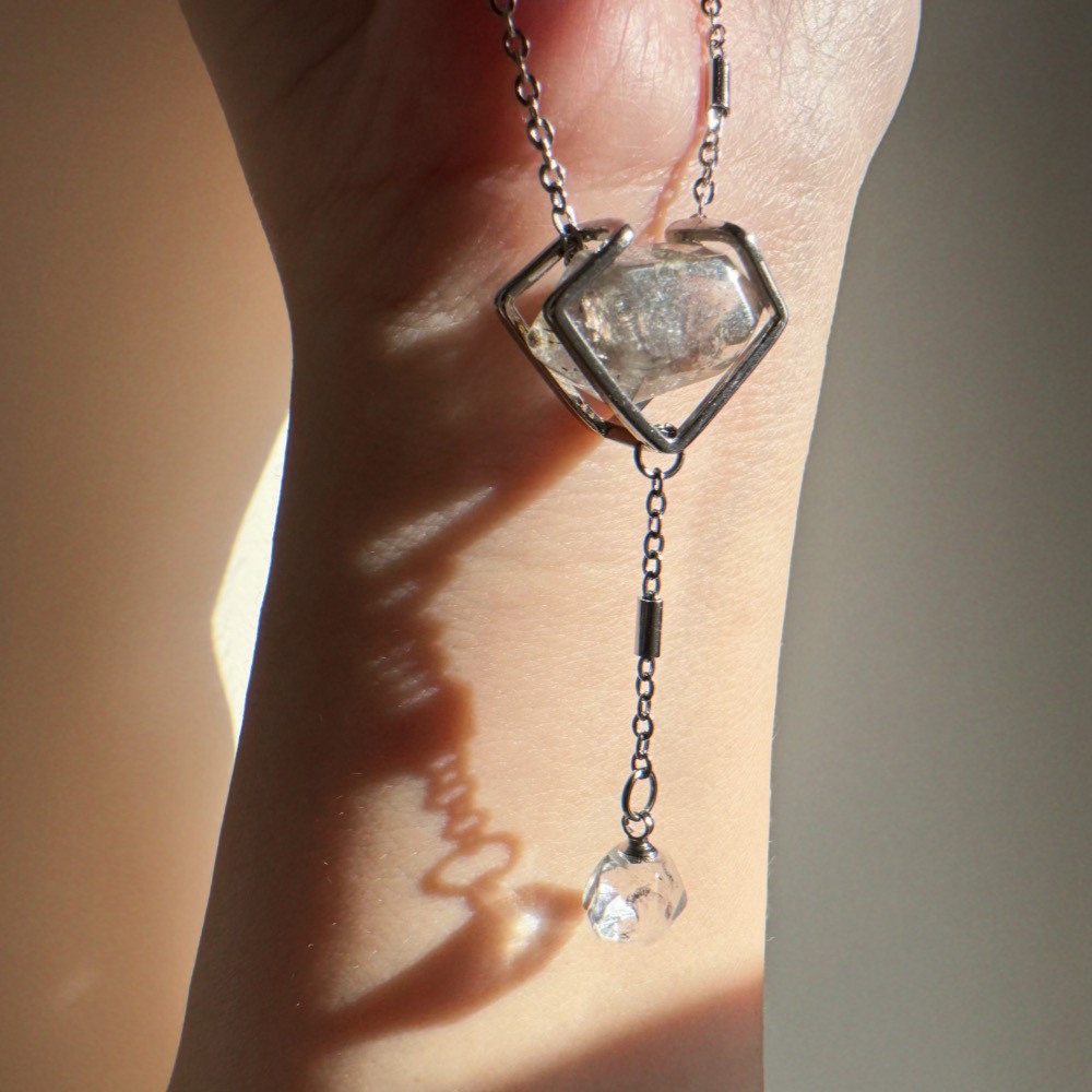 [zoeverglow] 雙顆閃靈鑽 項鍊｜幾何托座 黑武士 ｜自然原礦 療癒系｜淨化 日常 清冷風-細節圖10