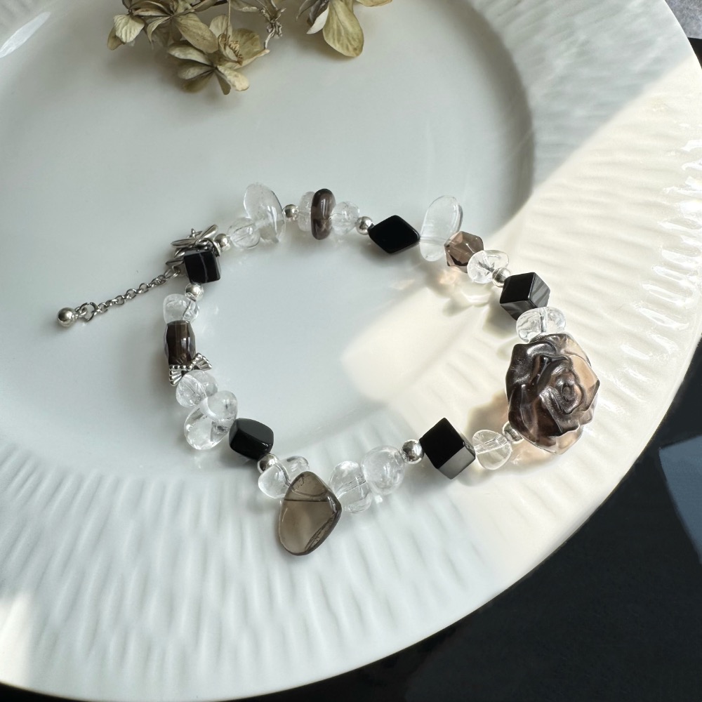 [zoeverglow] 冰曜石玫瑰水晶手串｜黑瑪瑙 × 白水晶 × 茶水晶｜天然水晶手作設計 療癒系 守護 清冷風-細節圖2
