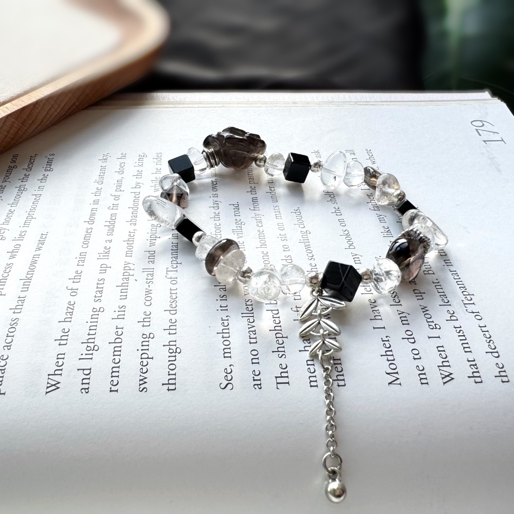 [zoeverglow] 冰曜石玫瑰水晶手串｜黑瑪瑙 × 白水晶 × 茶水晶｜天然水晶手作設計 療癒系 守護 清冷風-細節圖4