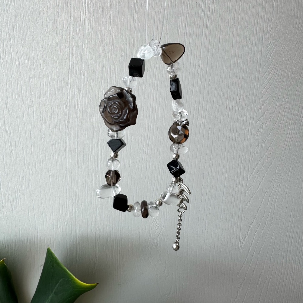 [zoeverglow] 冰曜石玫瑰水晶手串｜黑瑪瑙 × 白水晶 × 茶水晶｜天然水晶手作設計 療癒系 守護 清冷風-細節圖5