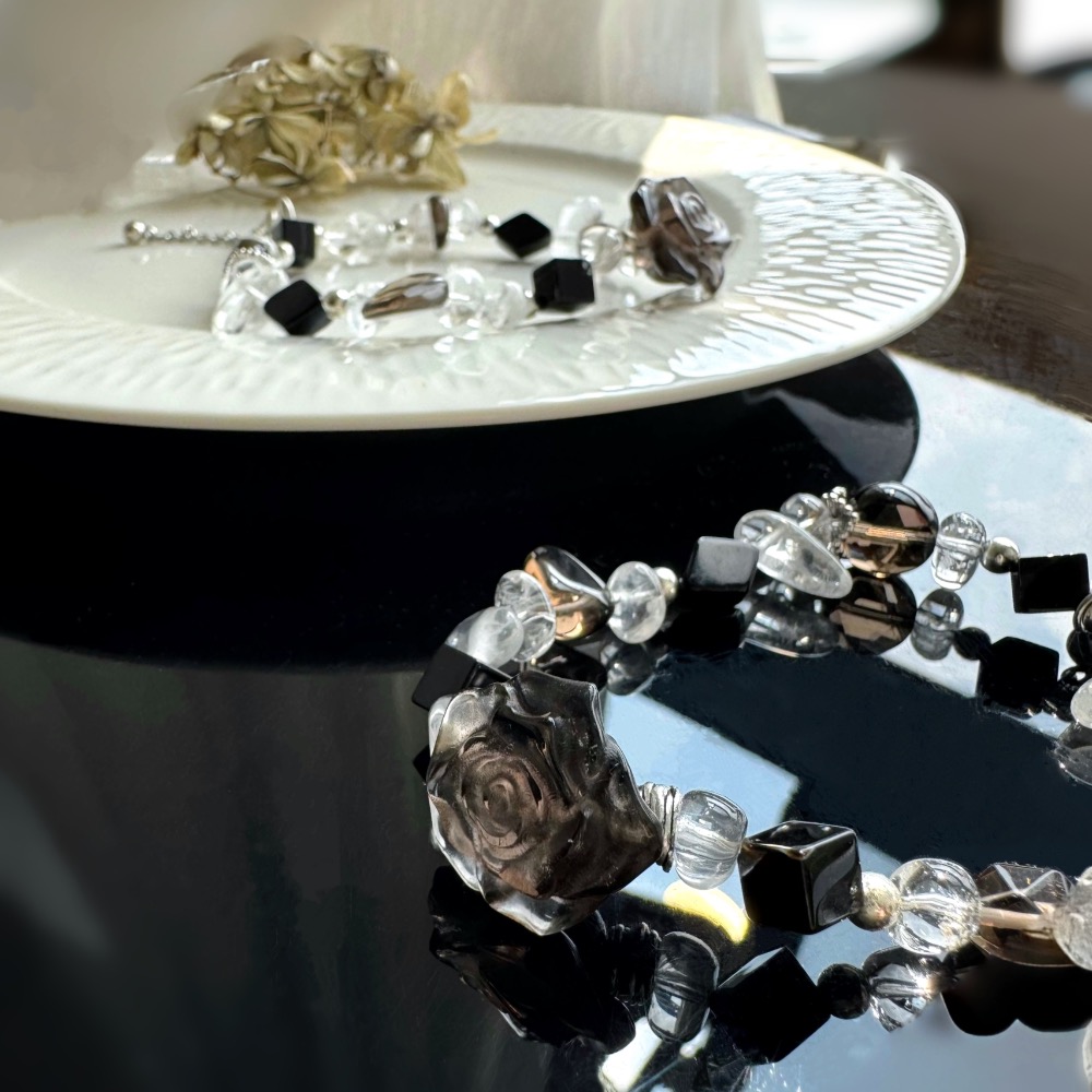 [zoeverglow] 冰曜石玫瑰水晶手串｜黑瑪瑙 × 白水晶 × 茶水晶｜天然水晶手作設計 療癒系 守護 清冷風-細節圖9