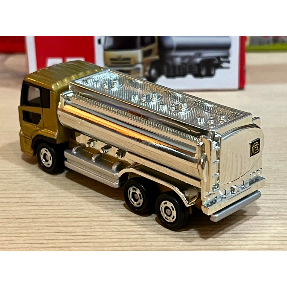 TOMICA No.57 NISSAN 油灌車-細節圖2