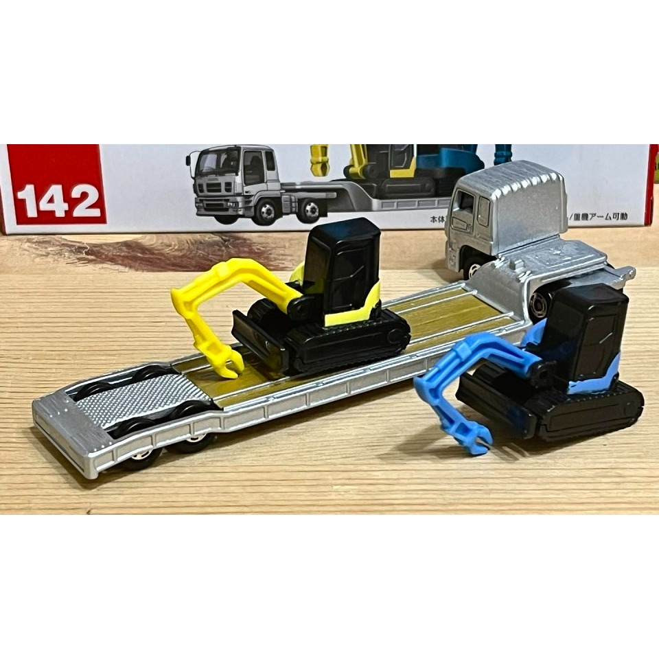 TOMICA No.142 ISUZU GIGA 重機搬運車-細節圖3