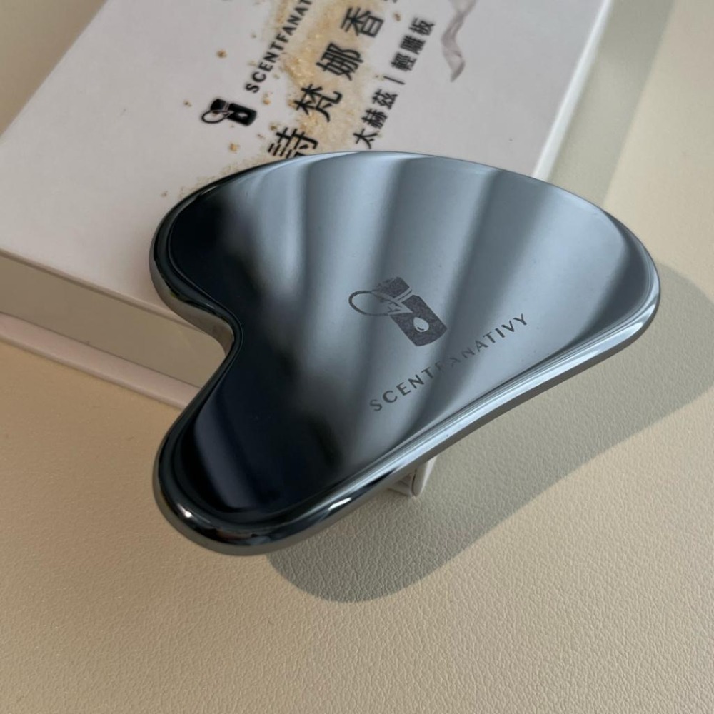 【詩梵娜香氛】太赫茲輕雕板 太赫茲刮痧板｜附贈收納袋 精緻盒裝 心型刮痧板 太赫茲能量石 舒壓按摩板 瘦臉神器 穴道按摩-細節圖2