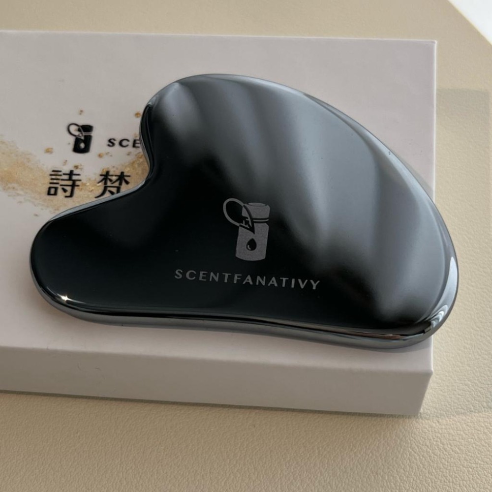 【詩梵娜香氛】太赫茲輕雕板 太赫茲刮痧板｜附贈收納袋 精緻盒裝 心型刮痧板 太赫茲能量石 舒壓按摩板 瘦臉神器 穴道按摩-細節圖3