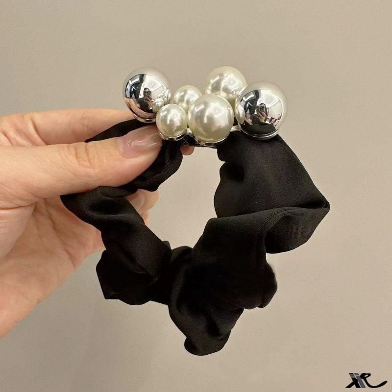24H出貨 輕奢設計感 珍珠 鯊魚夾 抓夾 珍珠抓夾 大腸圈髮束 盤髮夾 髮繩 髮圈-細節圖3