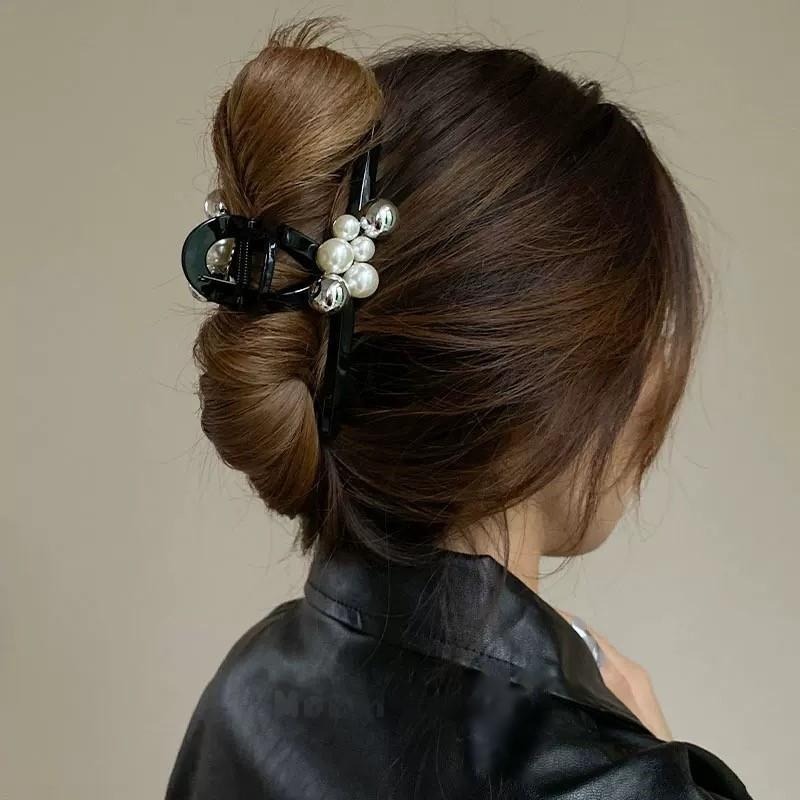 24H出貨 輕奢設計感 珍珠 鯊魚夾 抓夾 珍珠抓夾 大腸圈髮束 盤髮夾 髮繩 髮圈-細節圖6