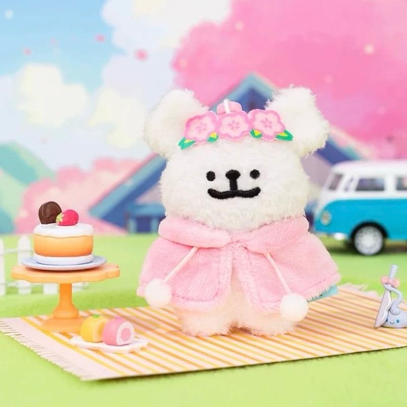 正版 現貨✔️線條小狗 可愛絨毛掛飾✨畢業學士服、生日、櫻花斗篷、玫瑰花🉑快速出貨-細節圖2