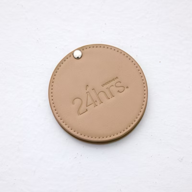 🎀全新 24小時內衣 品牌隨身鏡 奶茶色 24HRS 皮質 小鏡子 圓鏡 化妝鏡 口紅鏡 皮革🎀-細節圖2