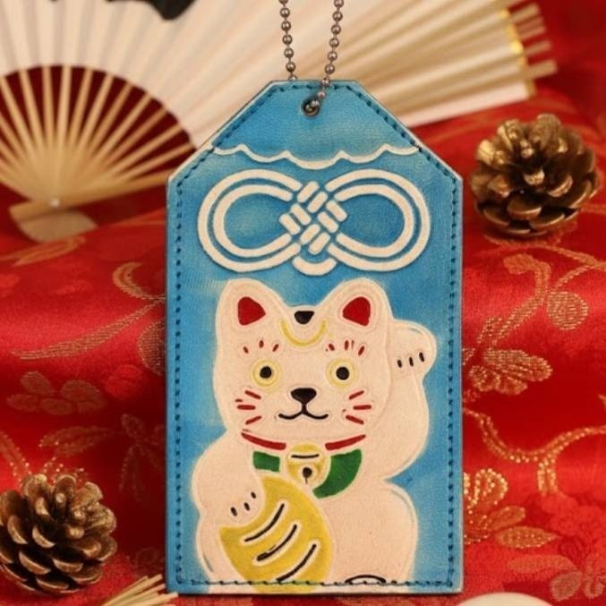 現貨-日本手工彩繪御守皮革卡套 悠遊卡夾 證件夾 幸運符 吉祥物 祈福 開運 招財 掛飾 富士山 達摩 柴犬-細節圖3