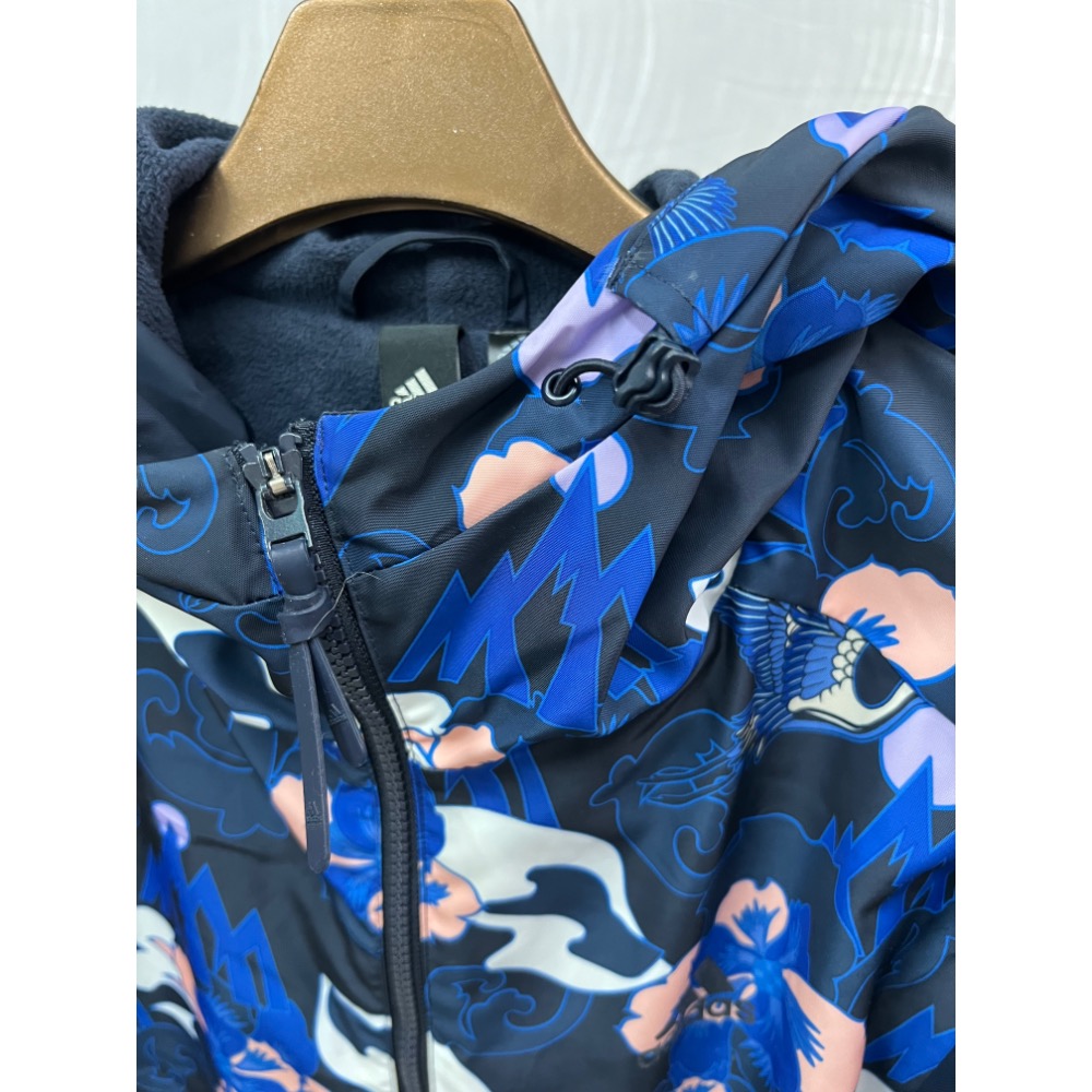 Adidas 女S 防風保暖連帽外套-細節圖4