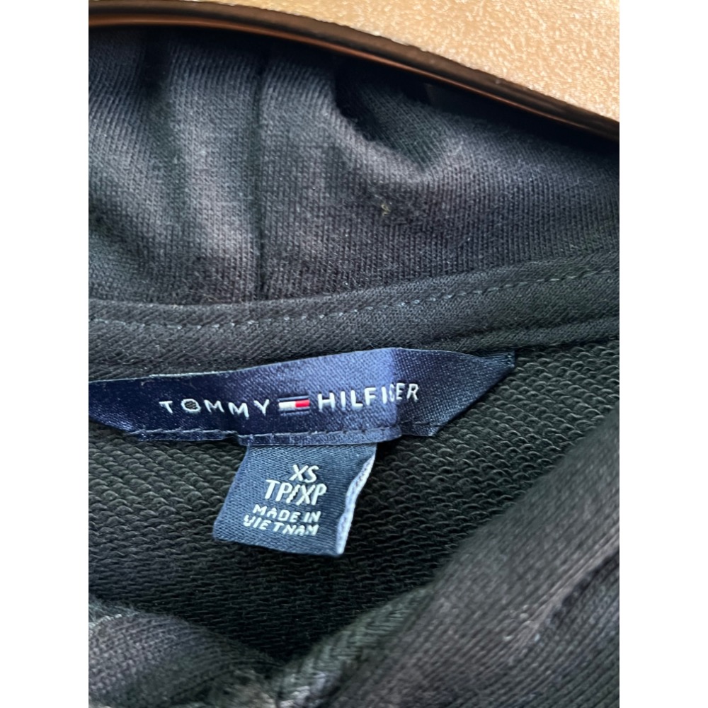 Tommy 鉚釘X S帽T-細節圖4