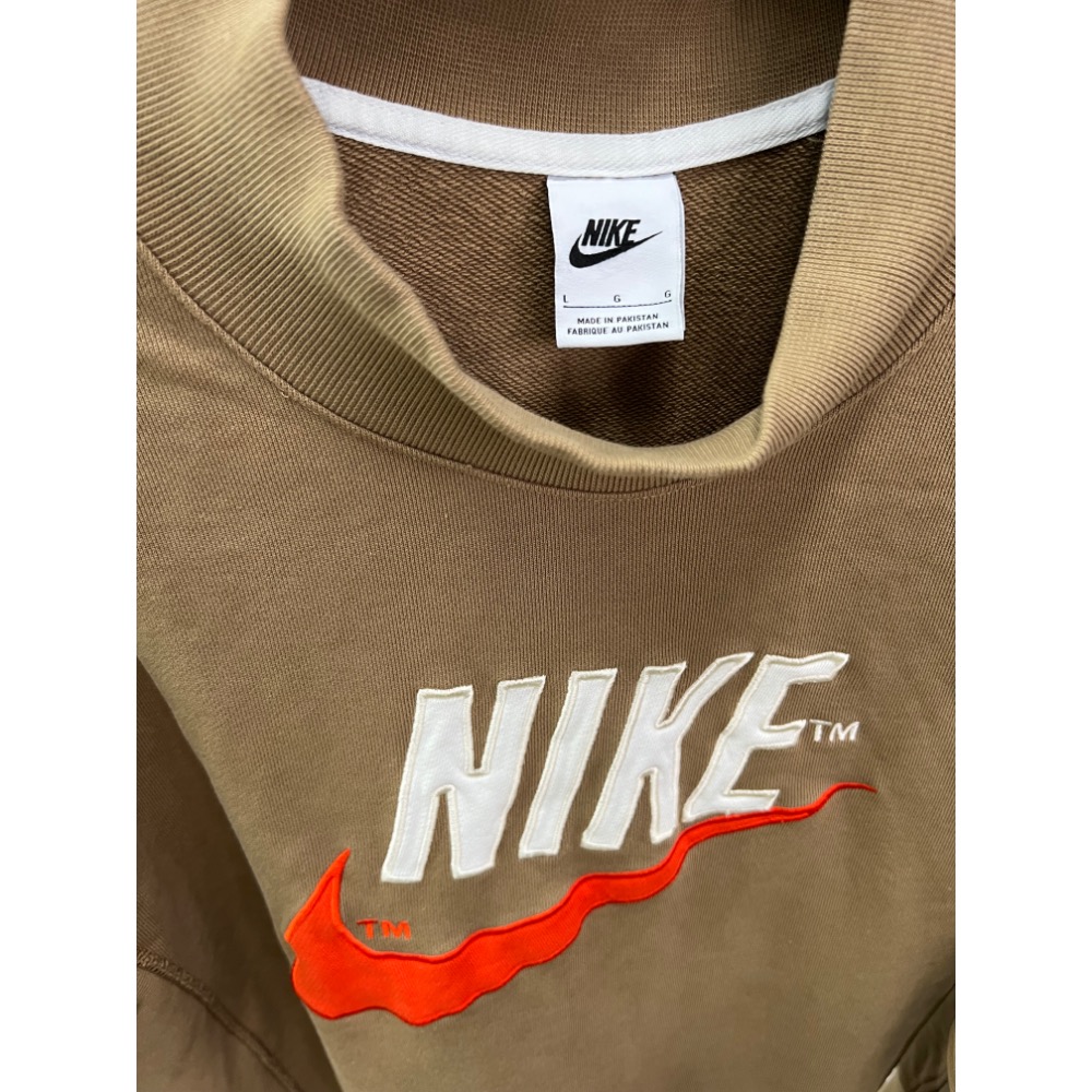 Nike 男女同款L 厚磅 落肩 小高領大學T-細節圖3