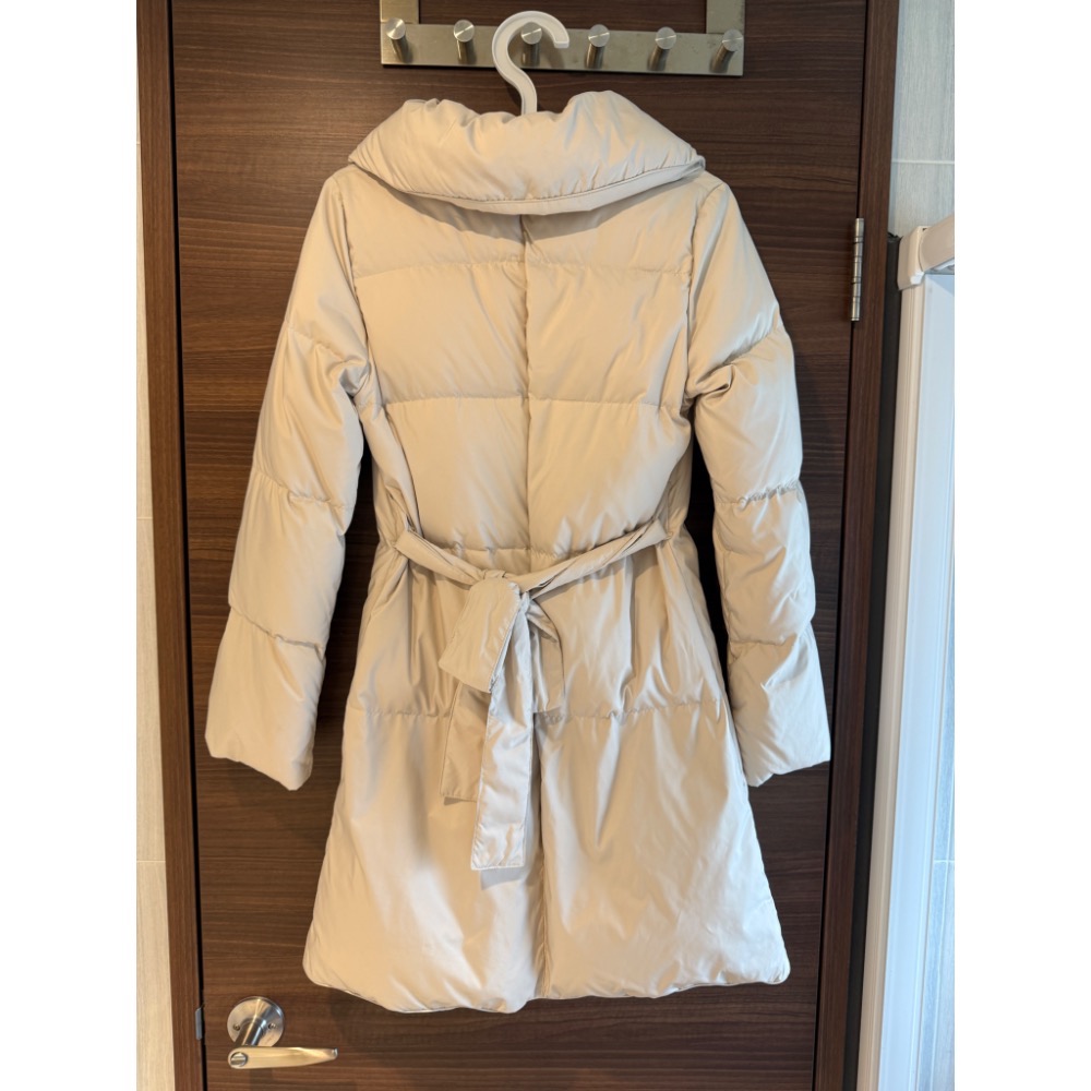 日牌 專櫃 貴牌 貴婦牌 Apuweiser-riche 大翻領大寬領 腰身 羽絨 外套 蝴蝶結-細節圖2