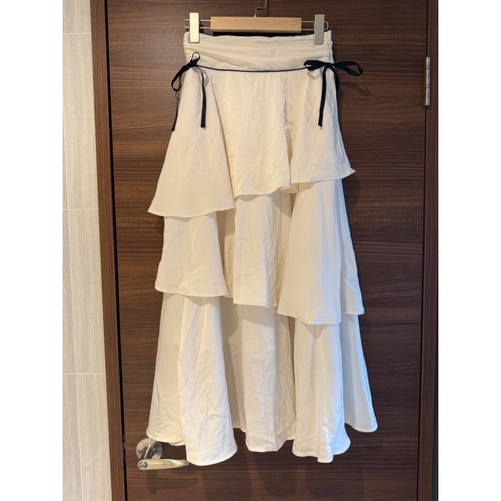 日牌 專櫃 earth music&ecology 蝴蝶結綁帶 蛋糕 撞色 拼接 半裙 半身裙 蛋糕裙-細節圖5