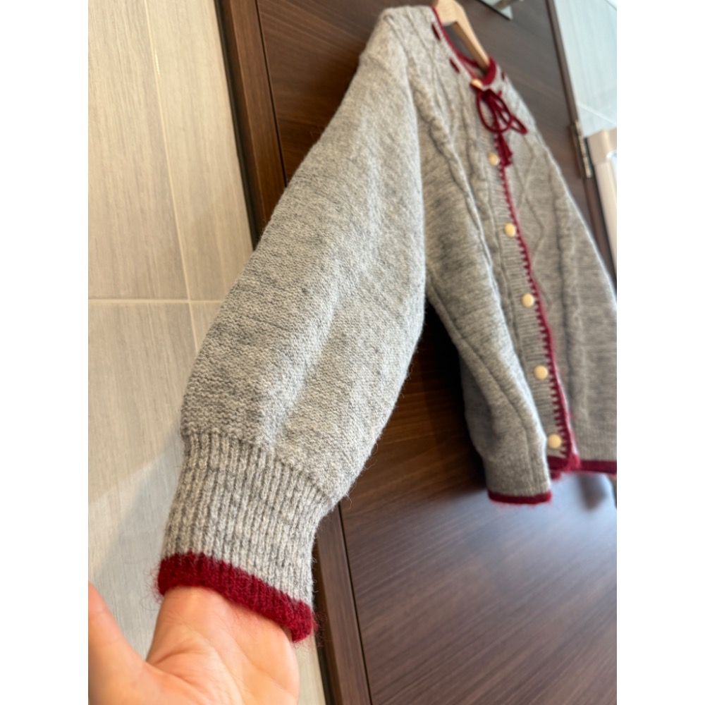 專櫃 貴牌 MO&CO 羊毛 綿羊毛 馬海毛 針織外套 毛線外套 毛衣 開衫 撞色 蝴蝶結綁帶-細節圖4