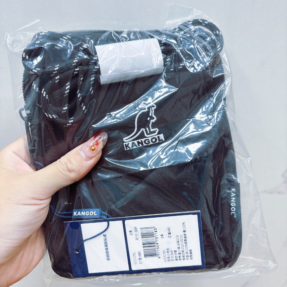 （現貨）全新正品💯KANGOL 英國袋鼠 側背包 斜背包 65551781 黑色-細節圖3