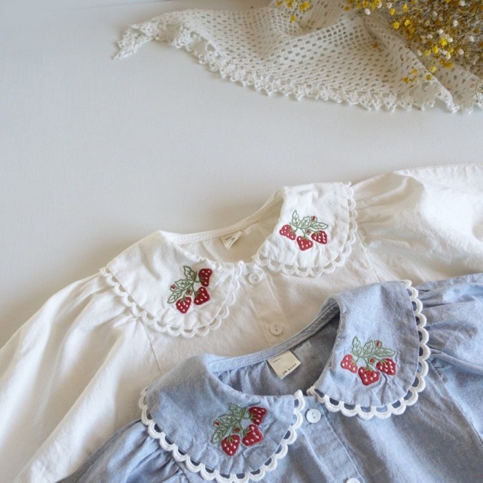 N112【預】草莓花邊大翻領超百搭襯衫 白/藍  (size:66~100cm)-細節圖4