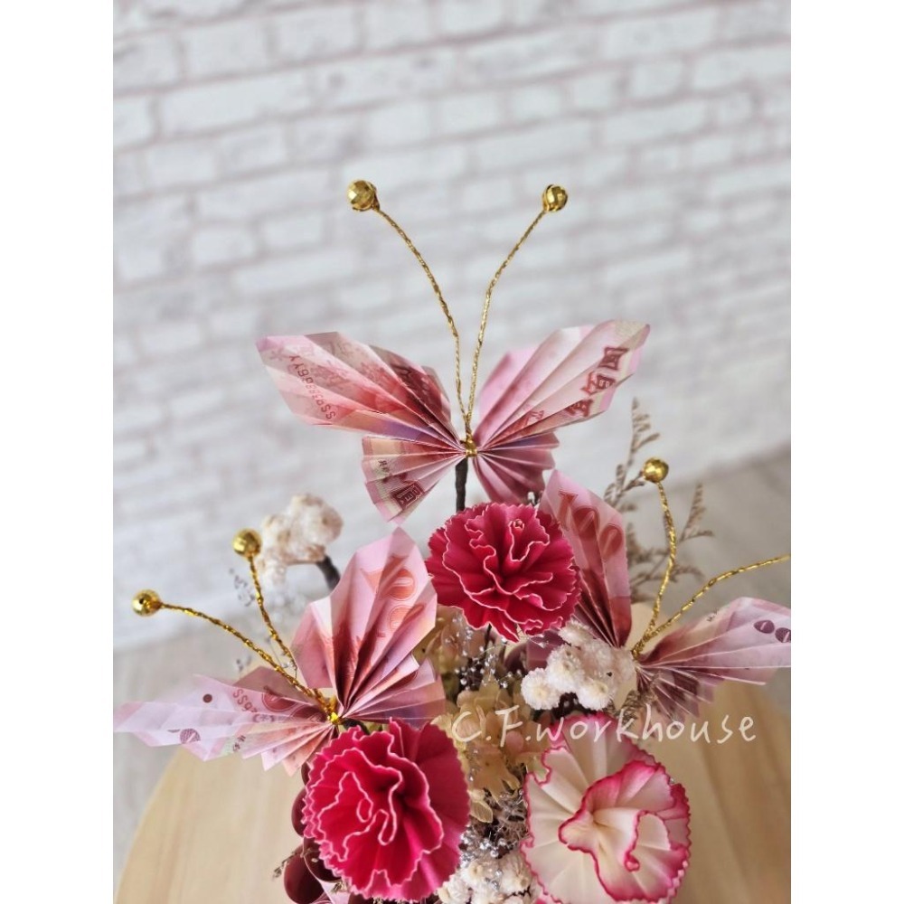 貓魚手作｜【含禮盒】蝶舞康乃馨鈔票蛋糕 有錢花蛋糕 獨家設計 雙層花蛋糕 母親節 索拉花蛋糕 永生花配材-細節圖5