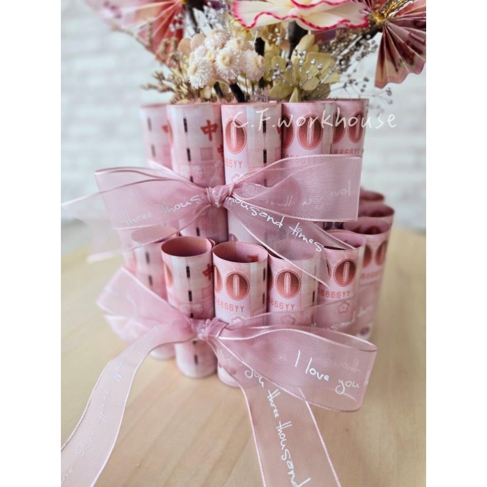 貓魚手作｜【含禮盒】蝶舞康乃馨鈔票蛋糕 有錢花蛋糕 獨家設計 雙層花蛋糕 母親節 索拉花蛋糕 永生花配材-細節圖6