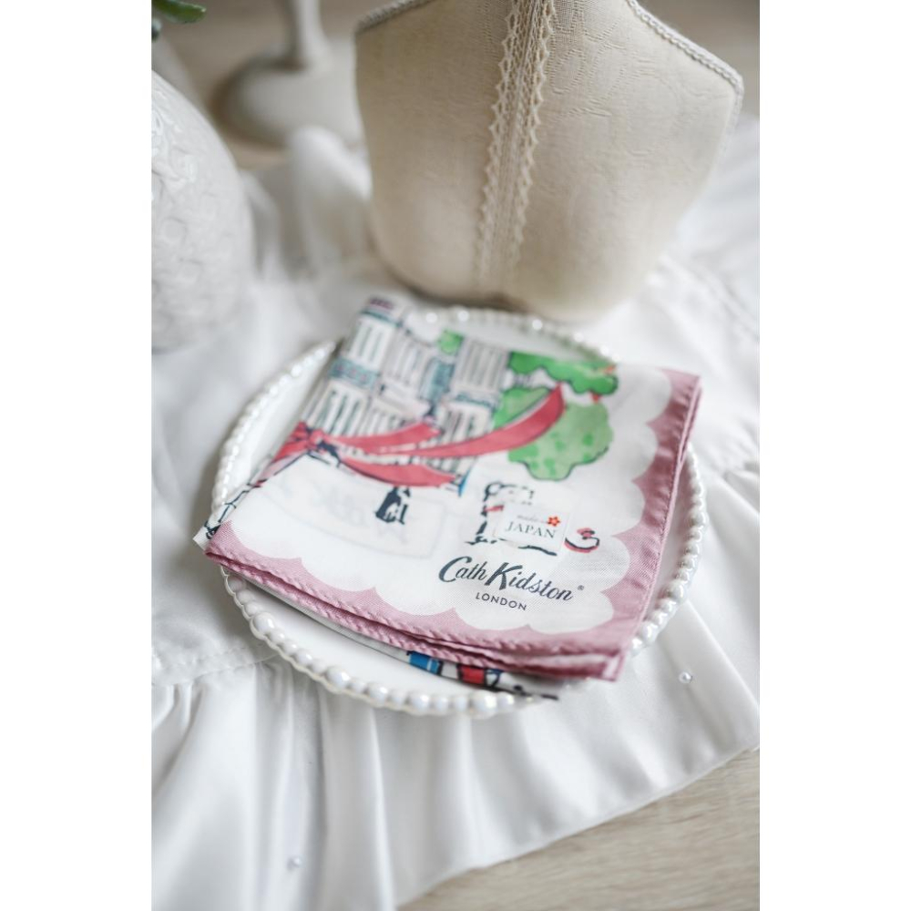 丸丸選品Cath Kidston日本製手帕領巾英國風格花園插畫設計交換禮物穿搭大判柔軟絲巾-細節圖2