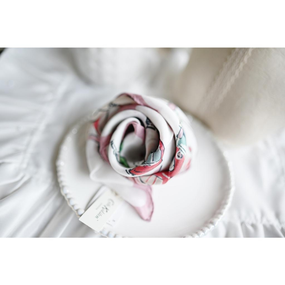 丸丸選品Cath Kidston日本製手帕領巾英國風格花園插畫設計交換禮物穿搭大判柔軟絲巾-細節圖8