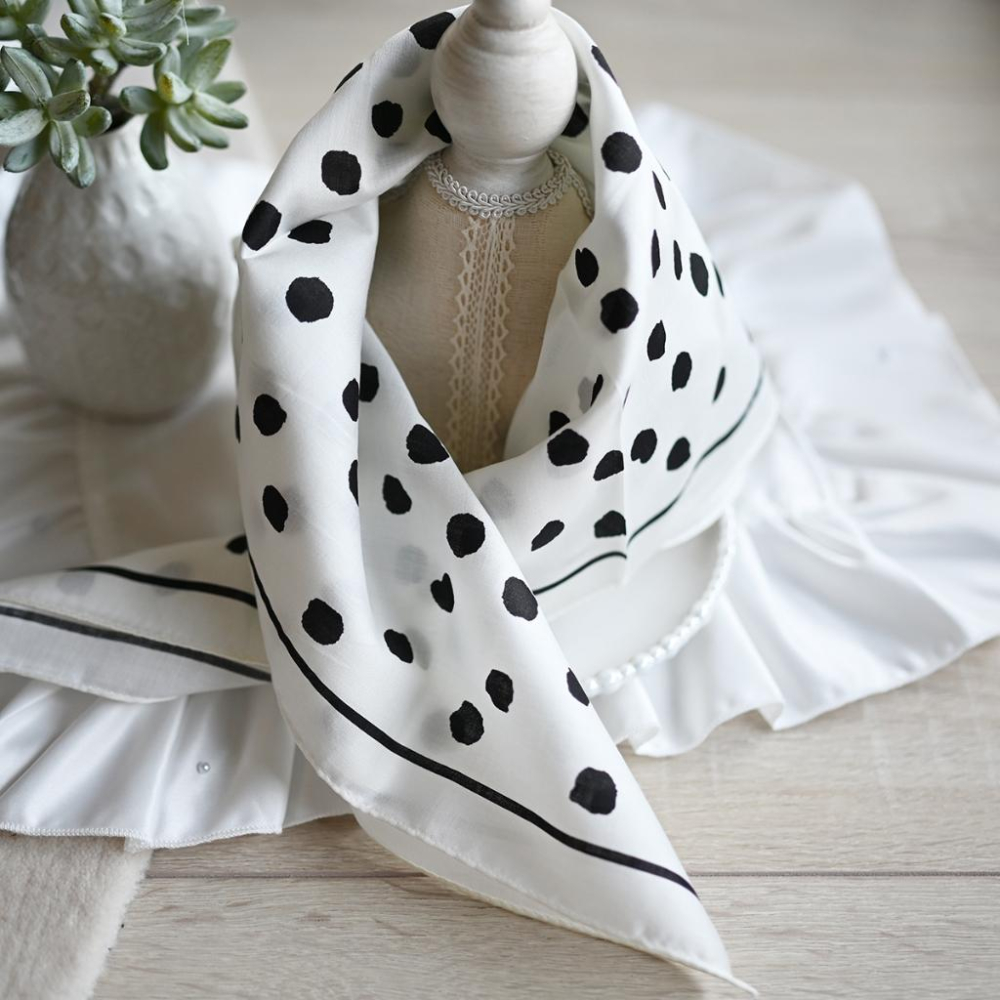 丸丸選品經典點點agnes b日本製手帕 領巾白色點點 黑色經典 奶茶穿搭送禮交換禮物-細節圖7