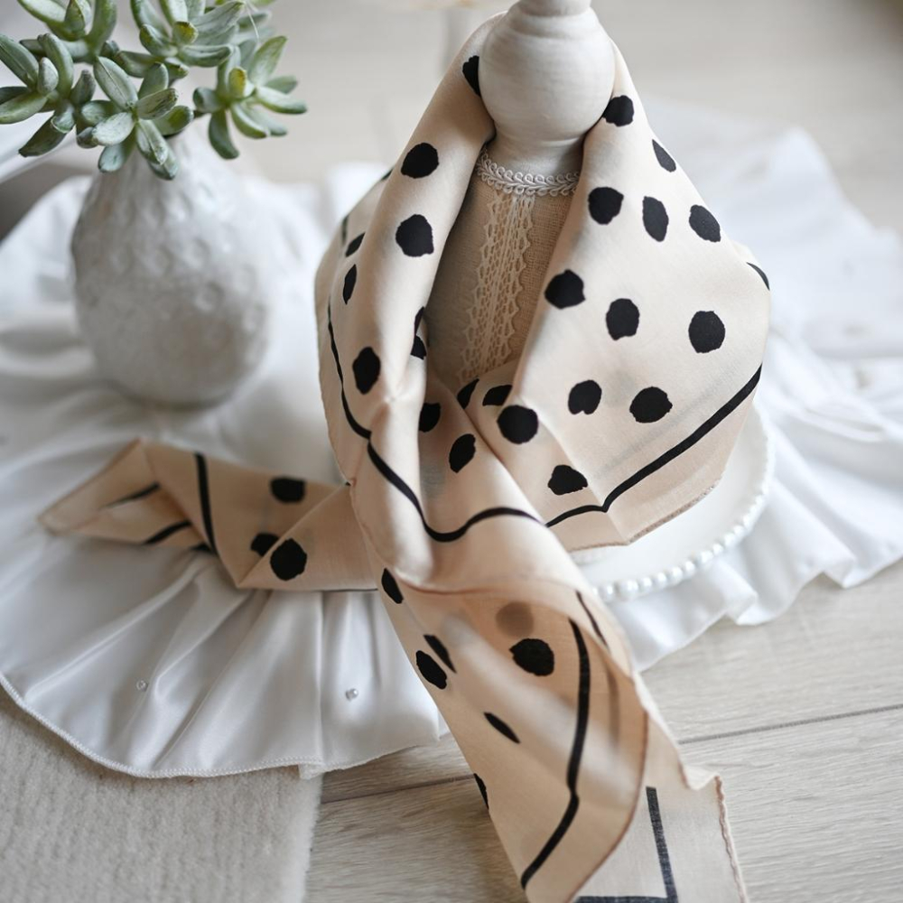 丸丸選品經典點點agnes b日本製手帕 領巾白色點點 黑色經典 奶茶穿搭送禮交換禮物-細節圖8