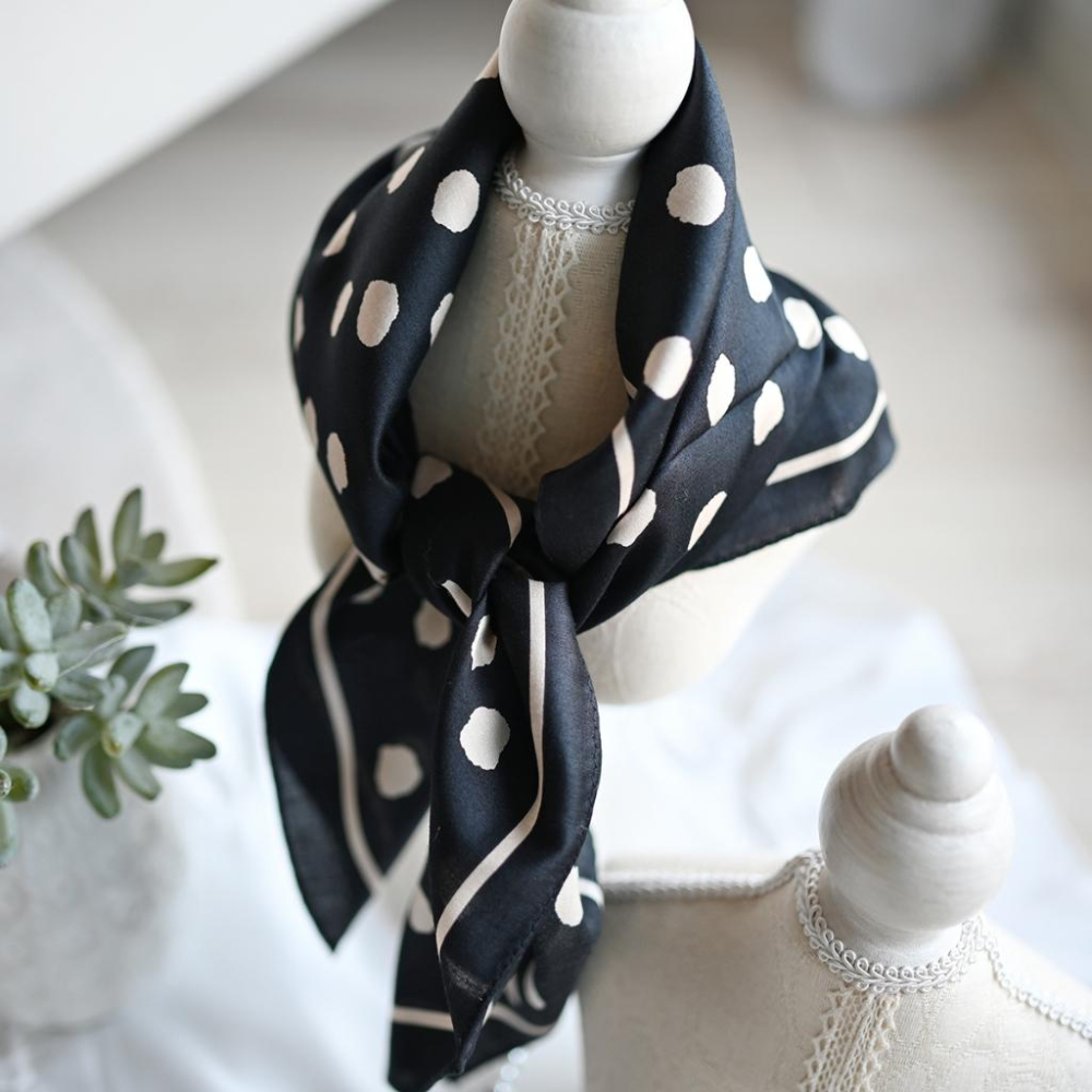 丸丸選品經典點點agnes b日本製手帕 領巾白色點點 黑色經典 奶茶穿搭送禮交換禮物-細節圖9