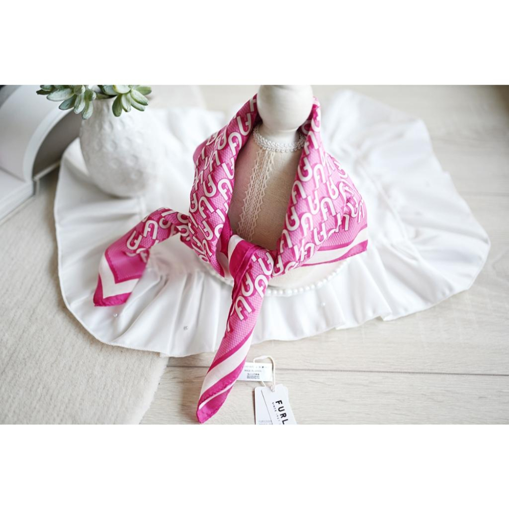 丸丸選品 FURLA日本製 絲巾 領巾 手帕 日本帶回FURLA領巾/手帕58*58公分交換禮物品牌精品媽媽禮物-細節圖9