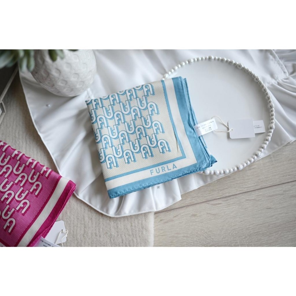 丸丸選品 FURLA日本製 絲巾 領巾 手帕 日本帶回FURLA領巾/手帕58*58公分交換禮物品牌精品媽媽禮物-細節圖2