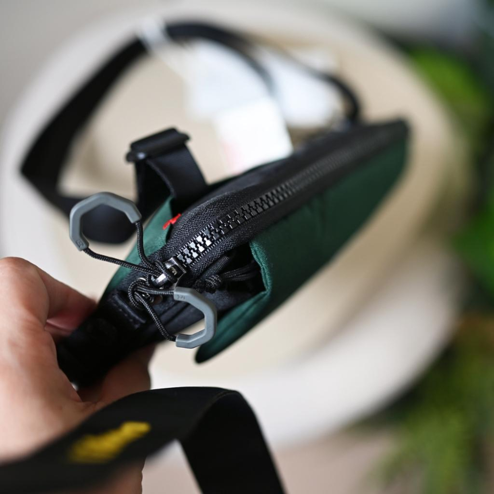 MILESTO多夾層小斜方包出國護照綠色-細節圖5