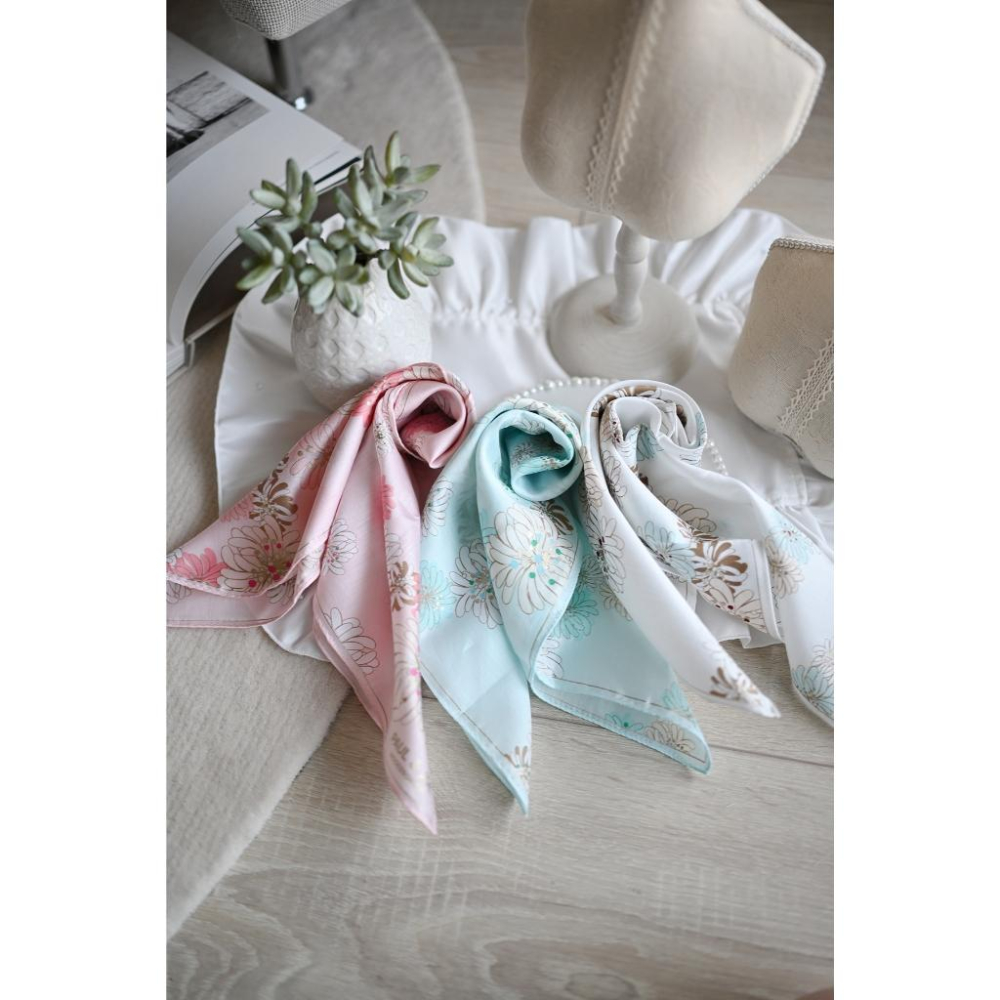 丸丸選品經典PAUL & JOE 花花圖案ACCESSOIRES絲巾手帕領巾交換禮物媽媽情人節-細節圖4
