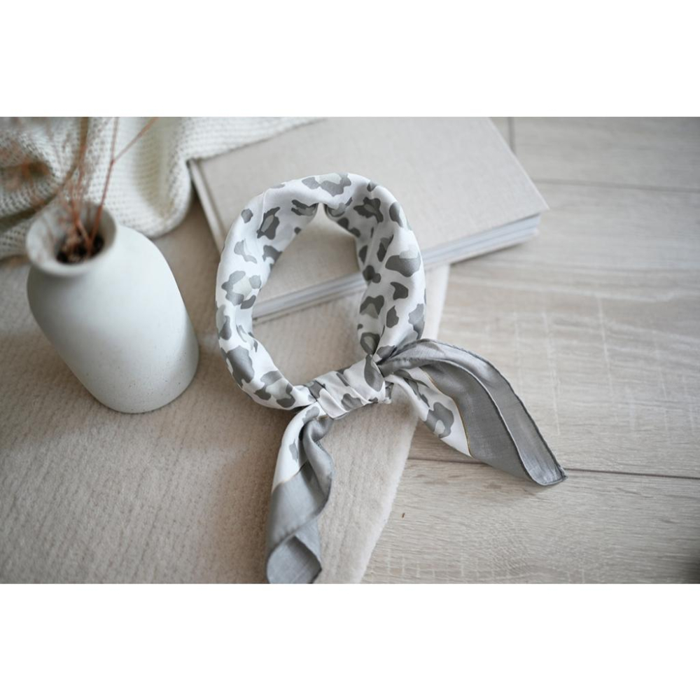 丸丸選品經典豹紋秋冬款agnes b日本製手帕 領巾咖啡黑白經典送禮交換禮物復古大-細節圖7