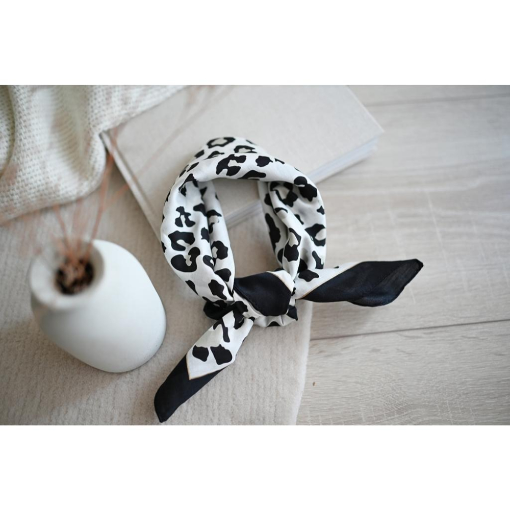 丸丸選品經典豹紋秋冬款agnes b日本製手帕 領巾咖啡黑白經典送禮交換禮物復古大-細節圖8