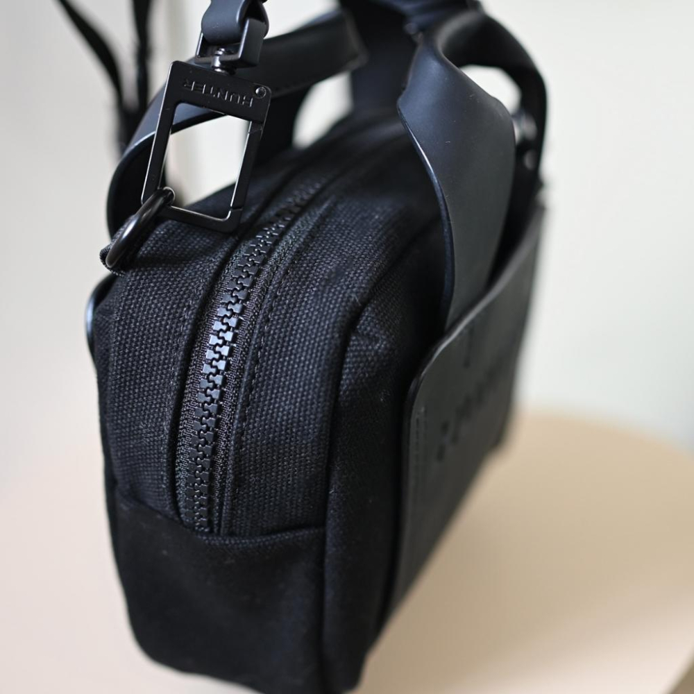 轉賣Refined粗針縫帆布小方包黑色-細節圖2