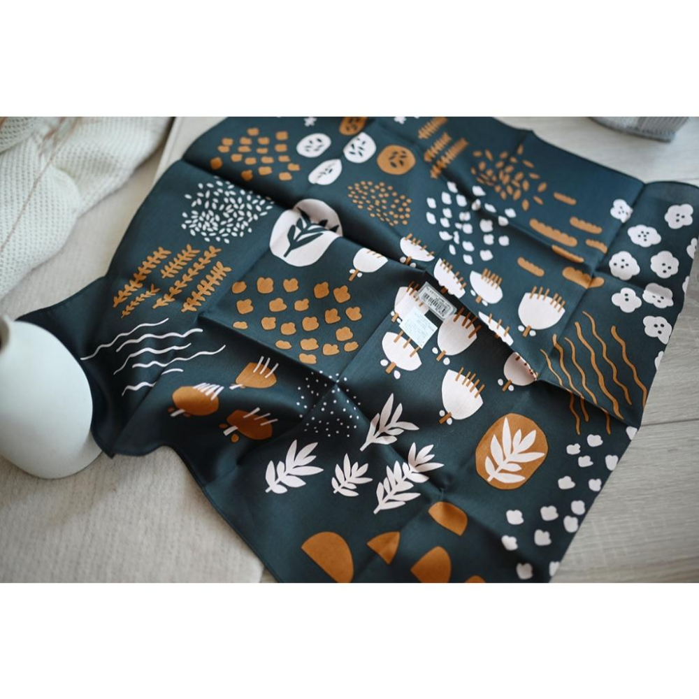 丸丸選品日本帶回日本製手帕IBUH純棉幾何設計圖抽象領巾葉子白色深藍-細節圖6