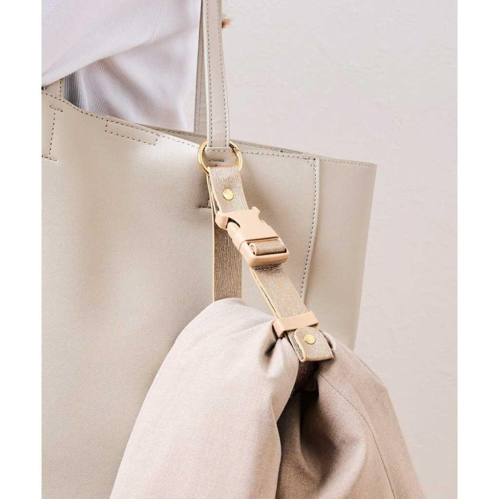 丸丸選品 在台現貨包包神器 掛包包 外套神器最新 萬用扣環解放雙手媽媽包配件掛外套掛圍巾可調長度推車-細節圖7