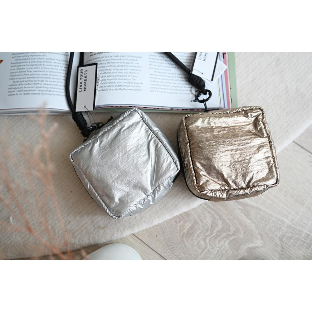 丸丸商店|zakka選品現貨日本帶回包包輕量收納小包包銀色金色小方包掛手小包包-細節圖3