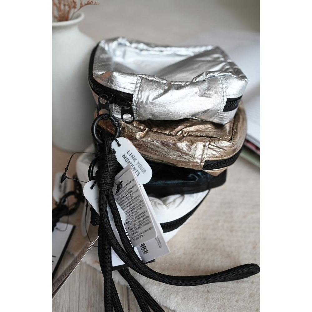 丸丸商店|zakka選品現貨日本帶回包包輕量收納小包包銀色金色小方包掛手小包包-細節圖5