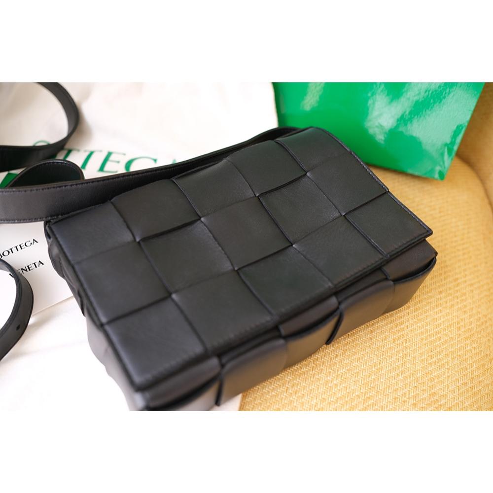 二手精品經典Bottega Veneta BOTTEGA VENETA 小羊皮Cassette編織包(黑色)15宮格-細節圖8